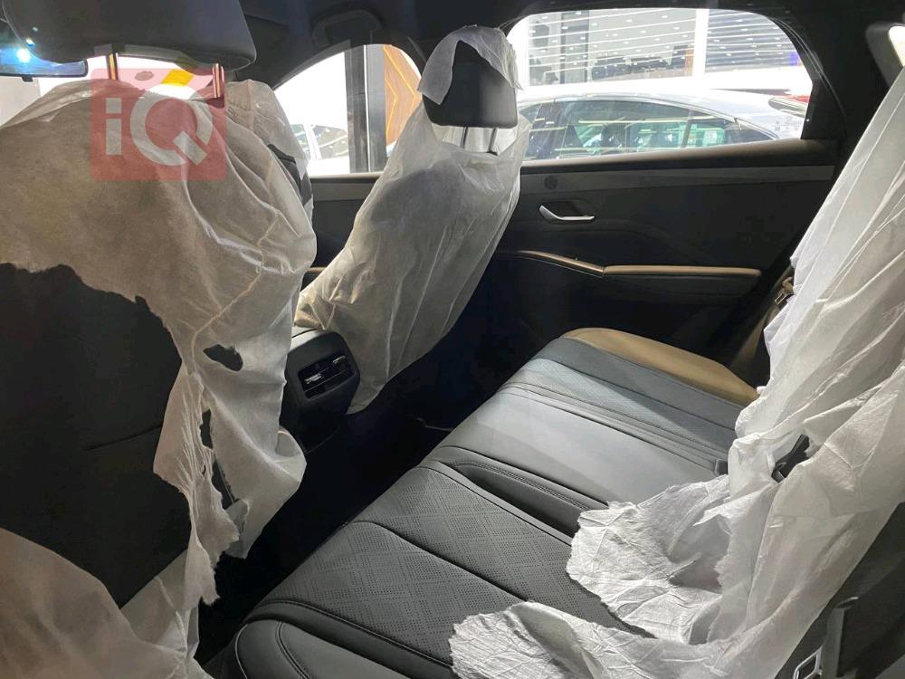 بی وای دی Qin Plus